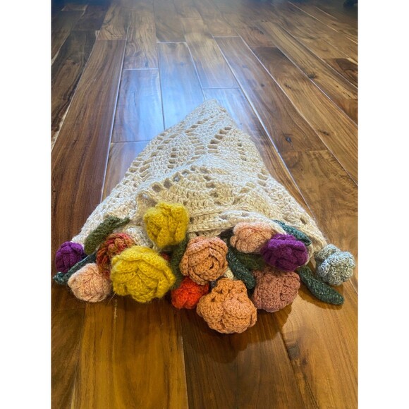 Rare Handmade Crochet Roses Floral Bouquet Round Blanket Gift 39” - Picture 1 of 7
